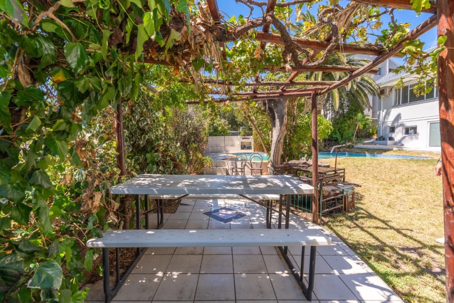 6 Bedroom Property for Sale in Vredehoek Western Cape